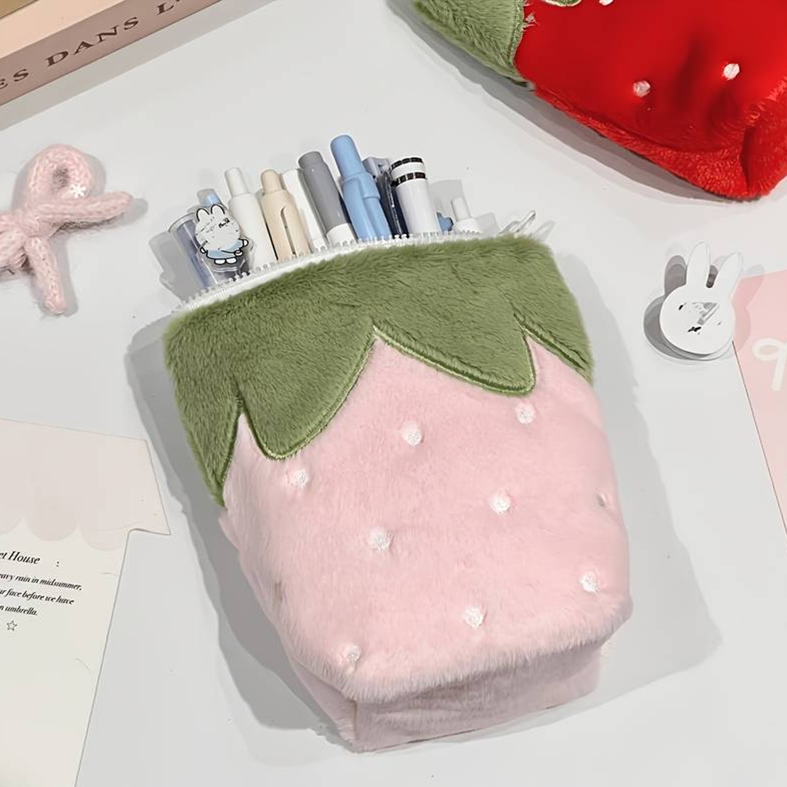 Stationery And Office Supply Stores - 일본식 빈티지 딸기 모양 세로형 필통,